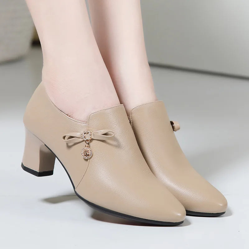 Aveline Women’s Classic Leather shoes