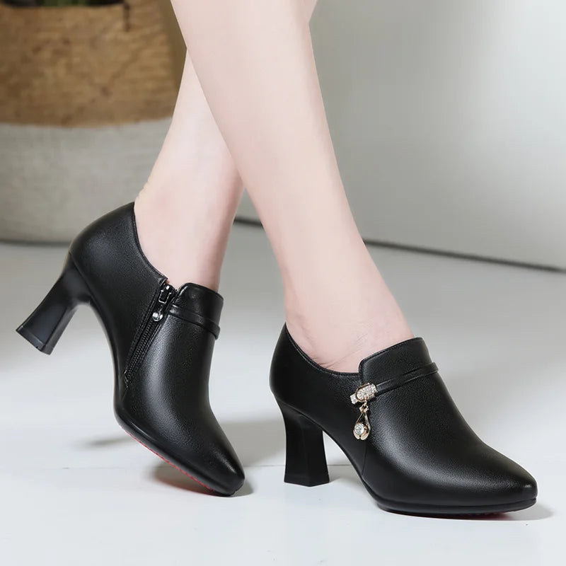 Aveline Women’s Classic Leather shoes