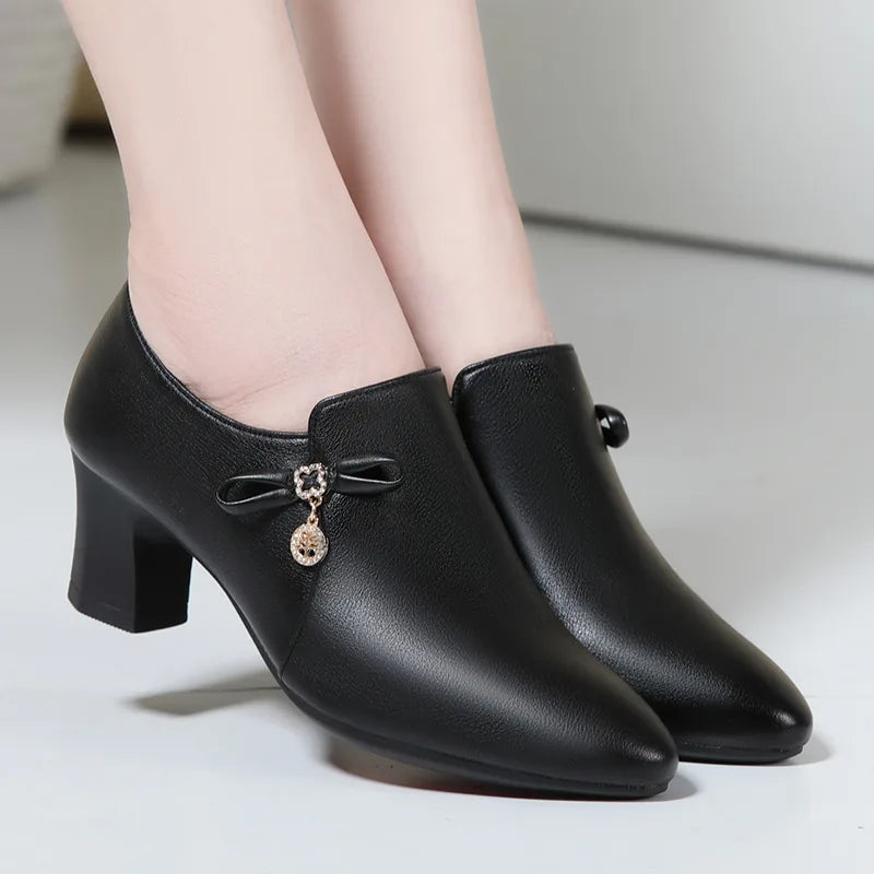 Aveline Women’s Classic Leather shoes