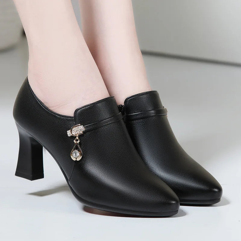 Aveline Women’s Classic Leather shoes