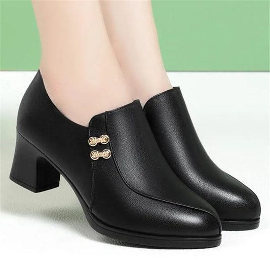 Aveline Women’s Classic Leather shoes